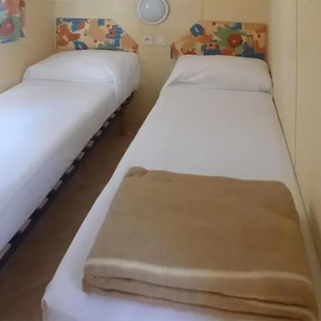 בית נופש Appealing Mobile Home In Sorso With Shared Pool *
