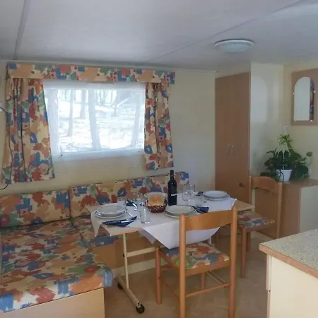 Appealing Mobile Home In Sorso With Shared Pool בית נופש